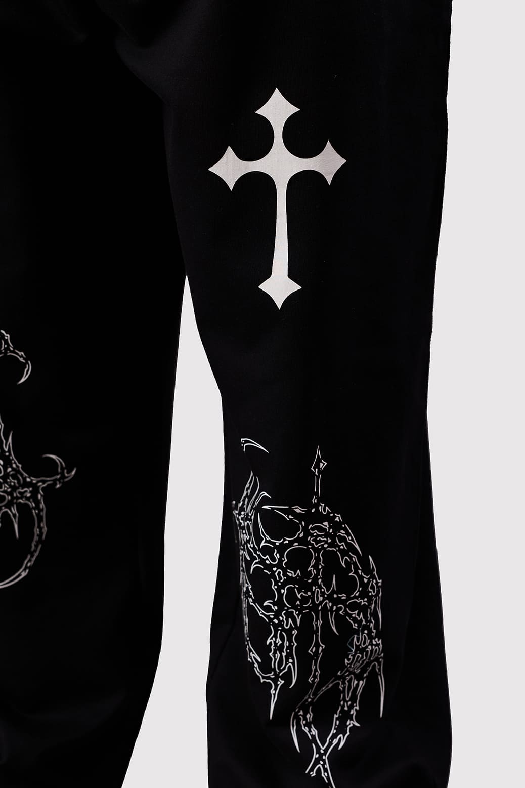 Christ Loose Tracks Black